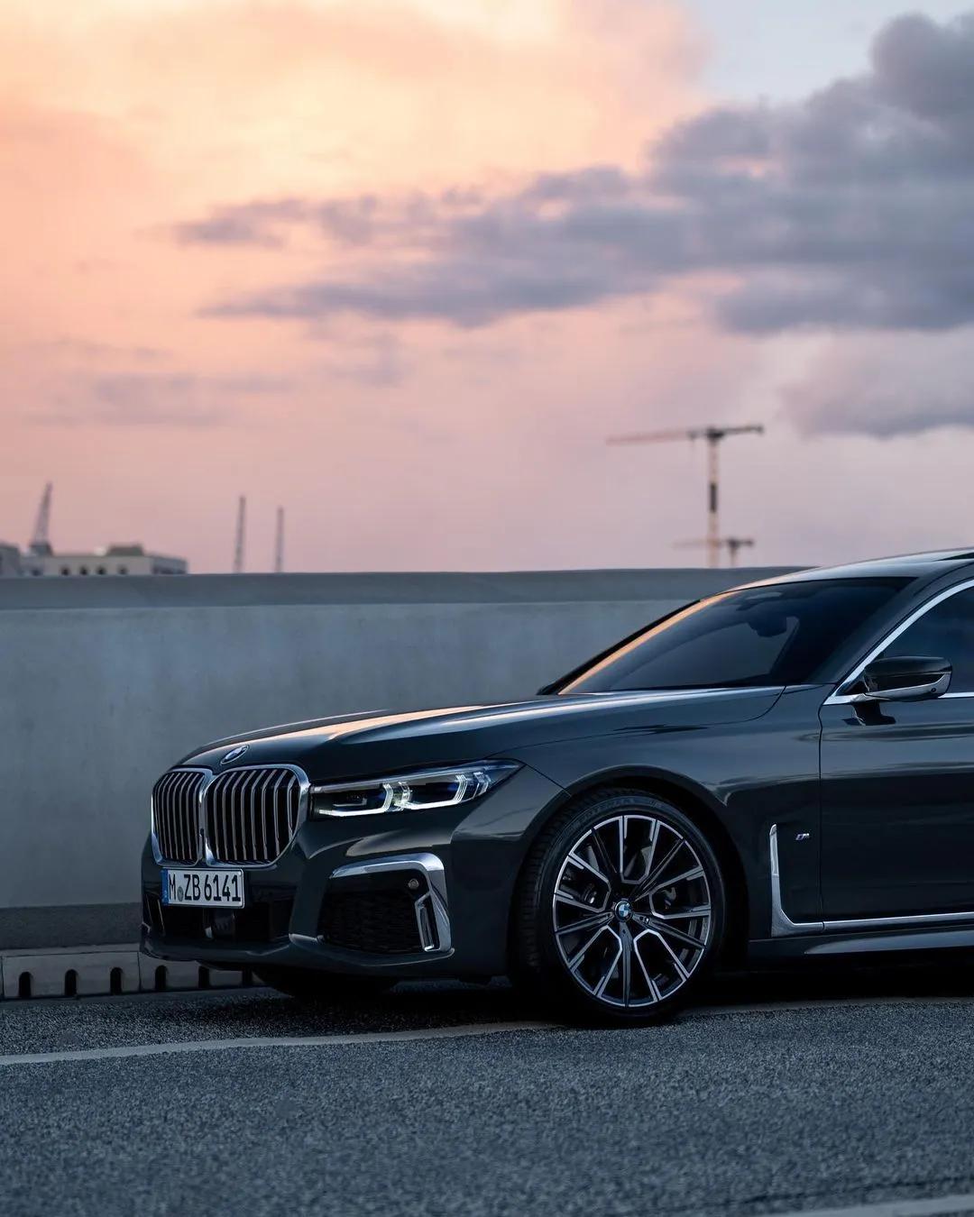 预算200万,宝马750li和帕拉梅拉怎么选?老司机:选它更_13/13页