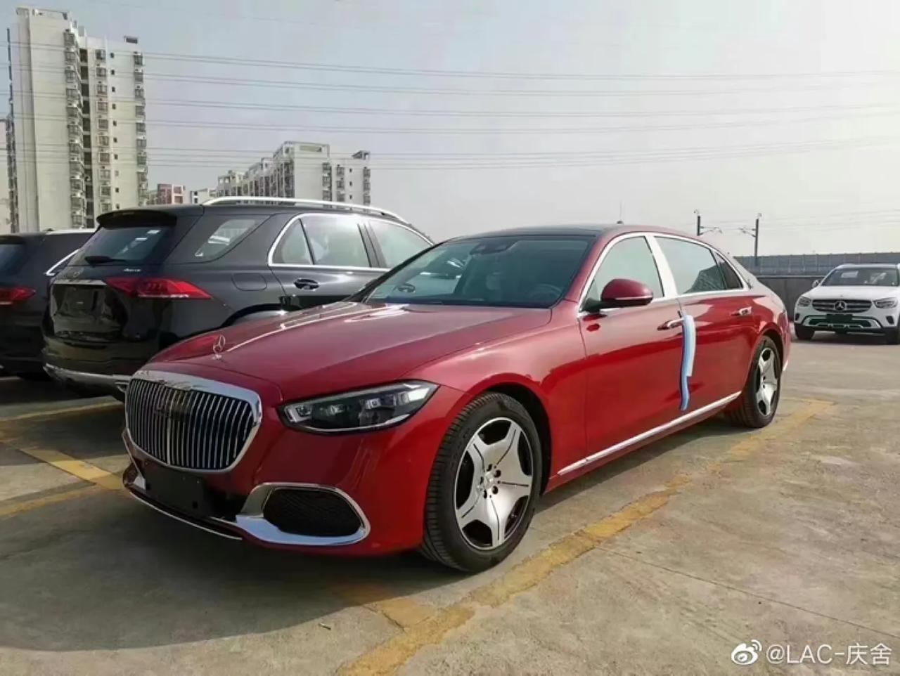 实拍迈巴赫s480熔岩红这个颜色一般人可驾驭不了