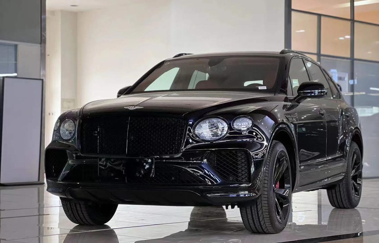 21款宾利添越黑武士