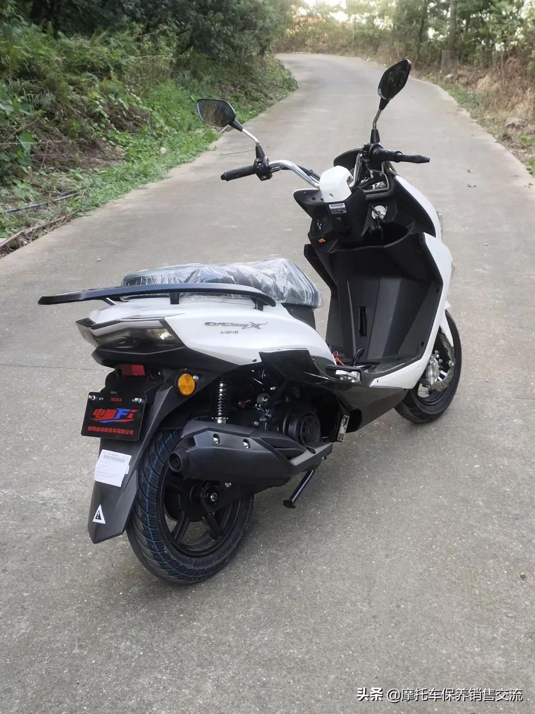 金城劲力铃木技术踏板摩托车大功率中大型175