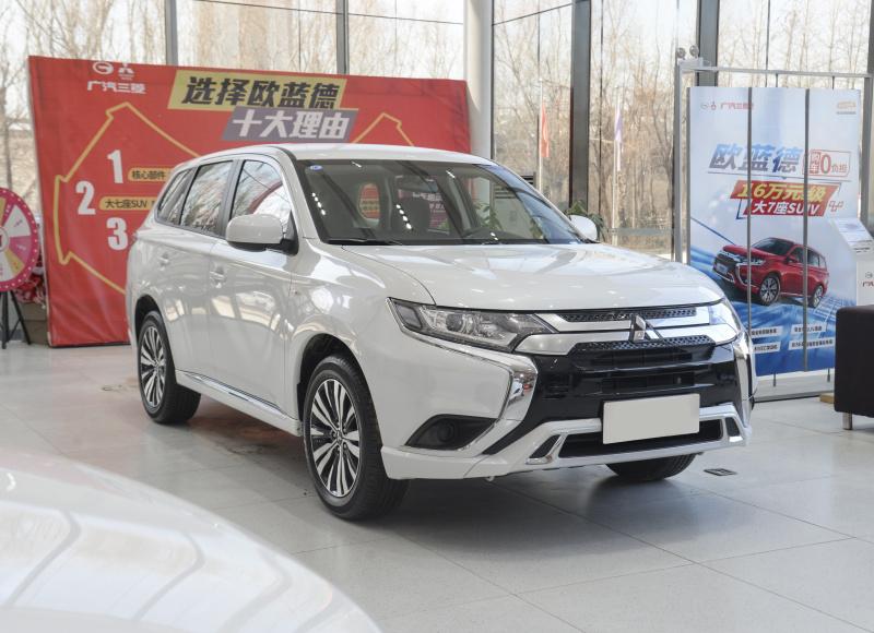 三菱欧蓝德最低配指导价1598万现在很多地区落地才12万多外观一点也不