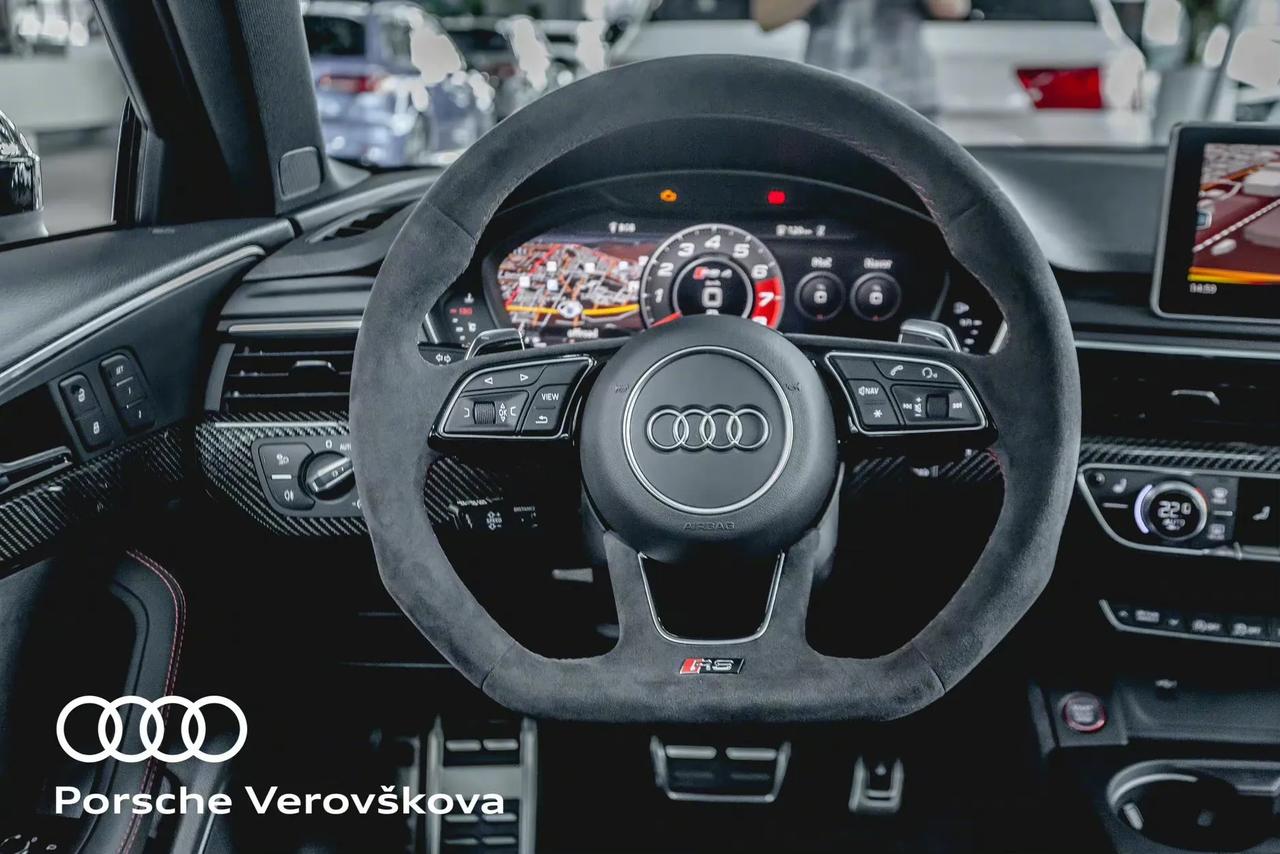 奥迪rs4,非常有科技感的仪表盘,大妈上街买菜接孩子什么的也