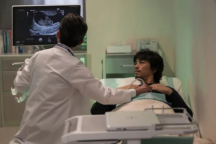 男人也会怀孕 日剧 桧山健太郎的怀孕 正是以此为故事背景 讲述男主桧山健太郎正在广告代理界努力打拼 正值事业的上升期 然 天天看点