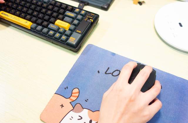 ROG影刃2无线鼠标，经典铸就好手感