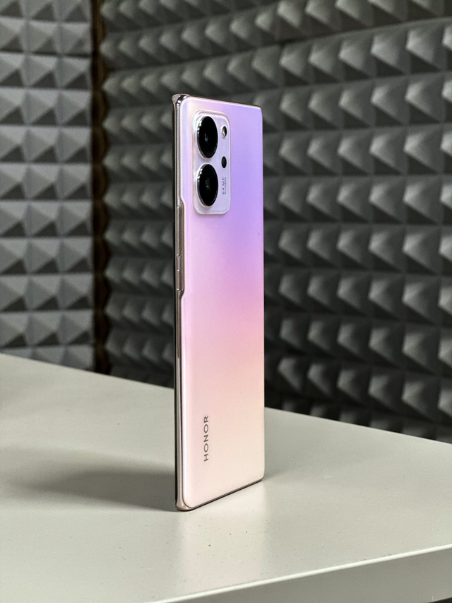 荣耀 80SE引领时尚先锋，打造屏幕美学：10.7亿色显+1920Hz调光