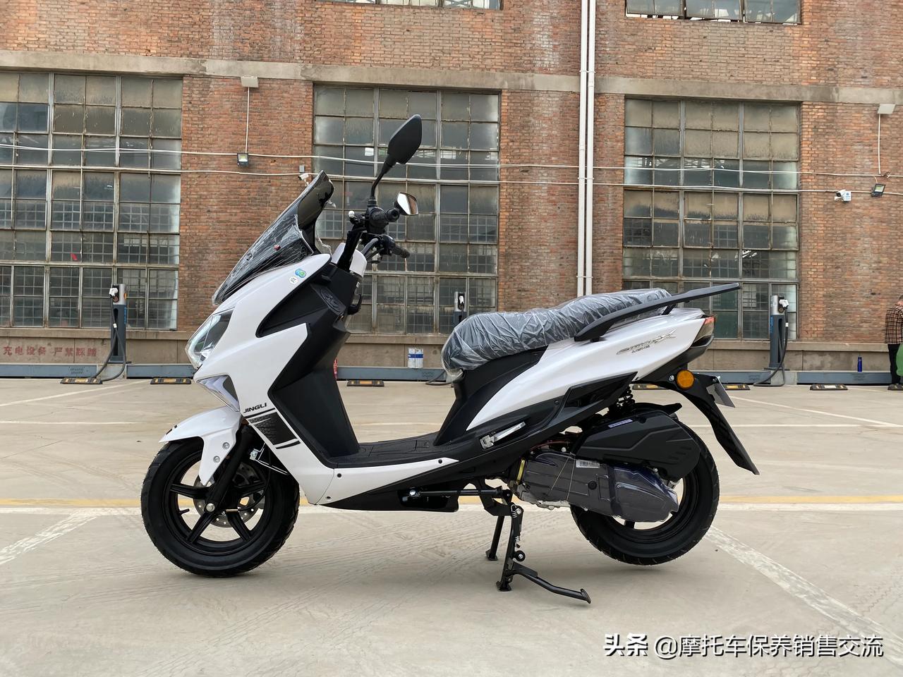 金城劲力铃木技术踏板摩托车大功率中大型175