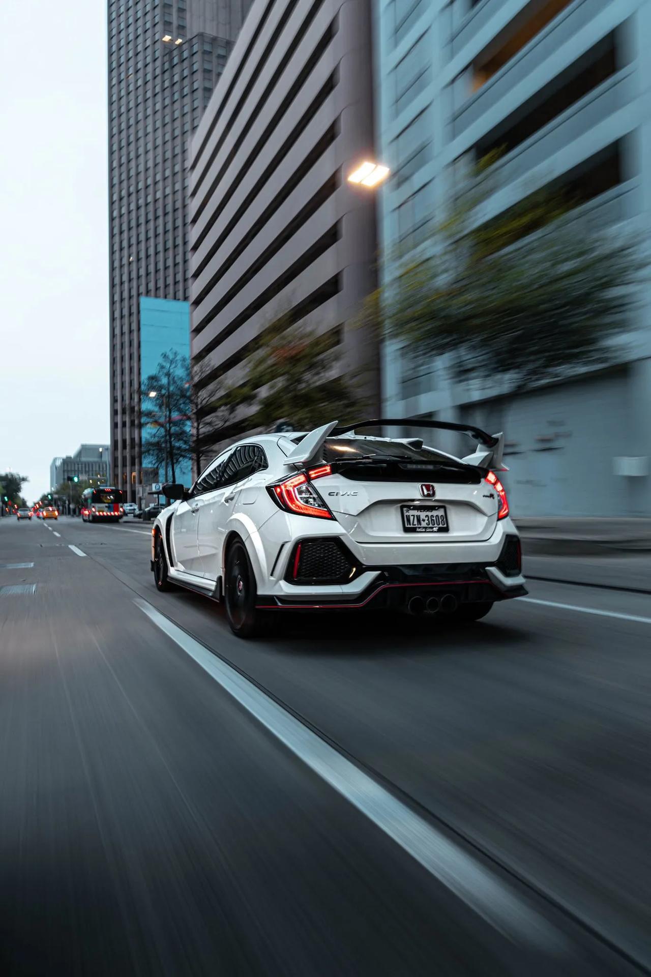 据悉,本田思域typer 在加拿大起价超过了46000美元,换算成人民币约为