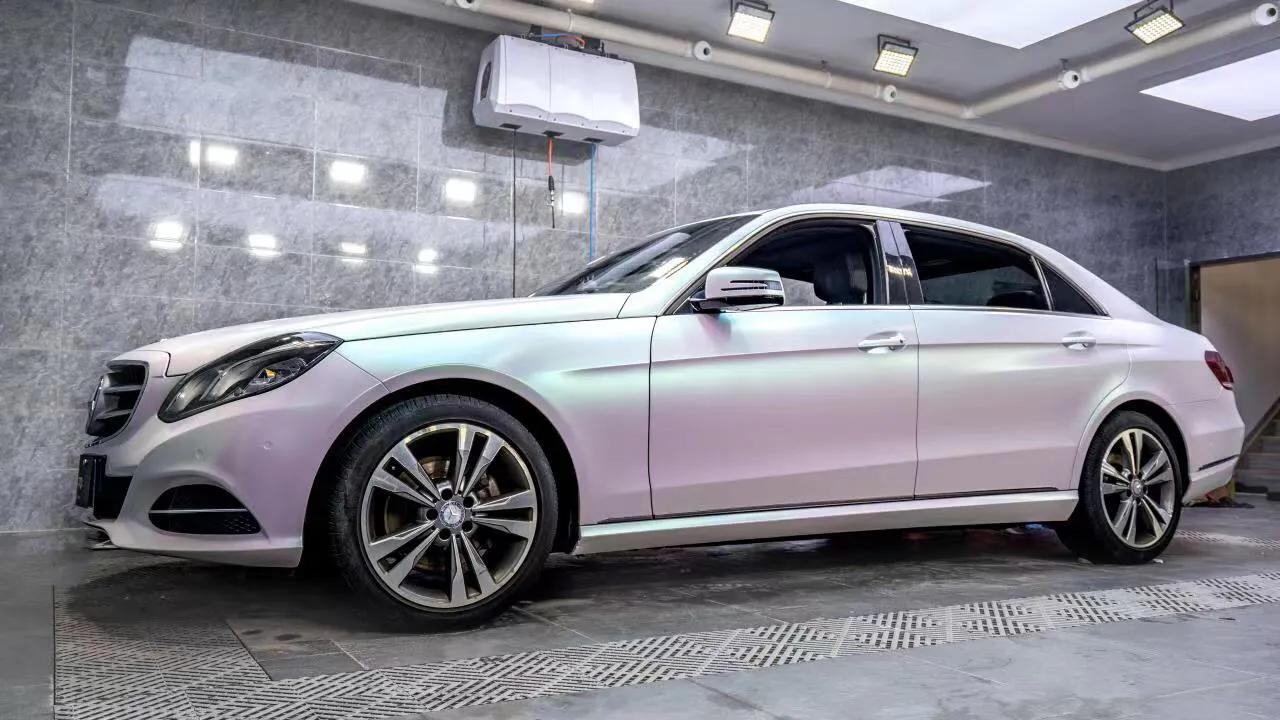 少女心狙击奔驰e级改色曙光白69今天分享一款曙光白的改色这个颜色