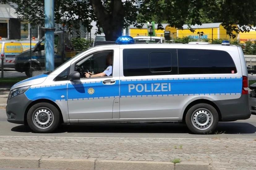 经典车欣赏～奔驰 威霆 vito mpv 厢式车 德国警车