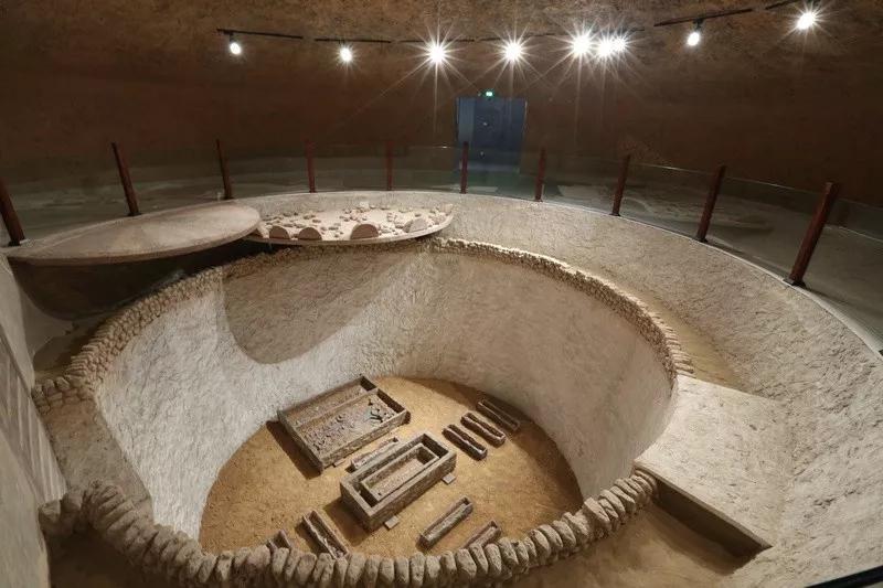 2005年8月4日为了摸清位于蚌埠市双墩村双墩一号墓的地下结构