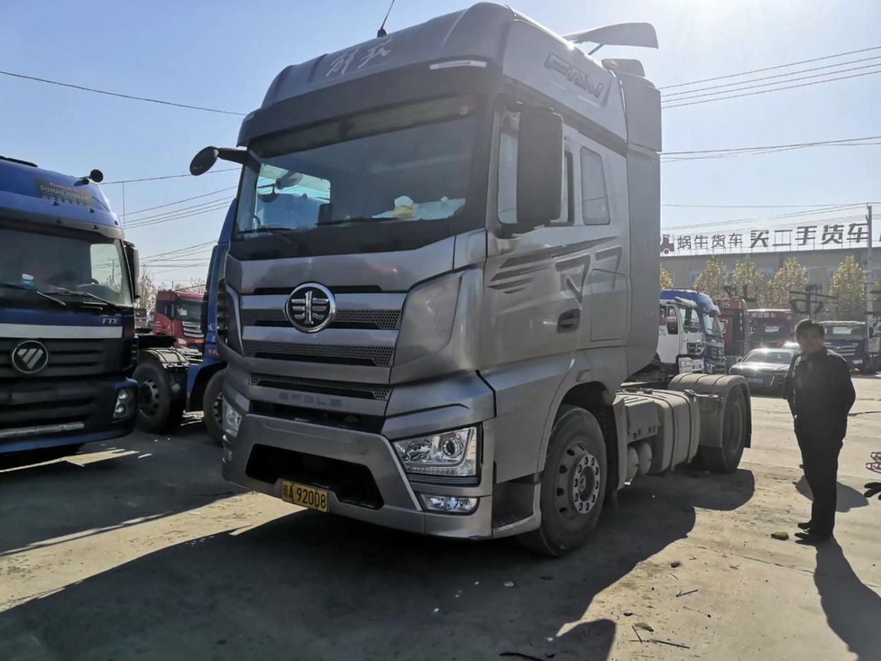 精品单曲42解放j721年3月份上牌550马力自动挡锡柴发动机解放手自一体