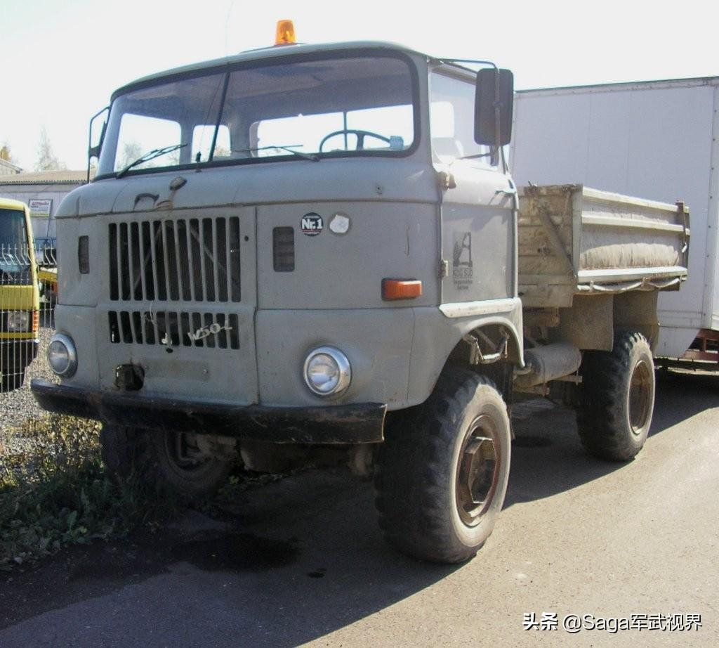 认识这个车的估计年龄都40了吧依法汽车小时候经常在马路上看到现在压