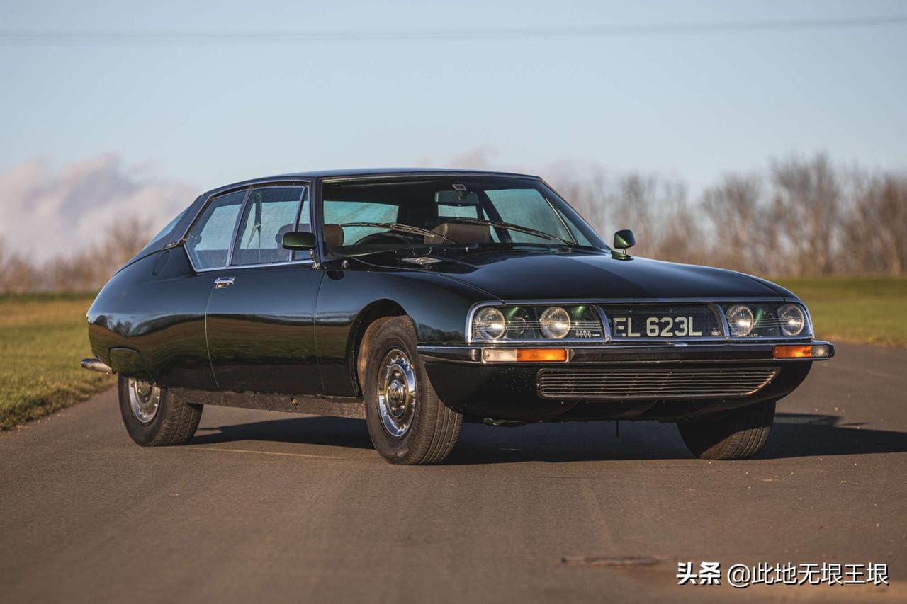 这款雪铁龙sm于1970年3月的日内瓦车展上首次亮相,同年9