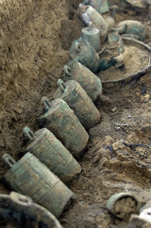 2005年8月4日为了摸清位于蚌埠市双墩村双墩一号墓的地下结构