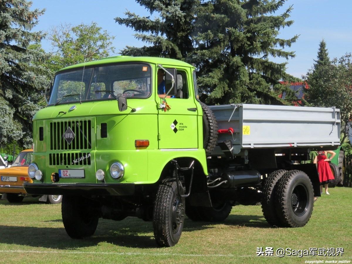 认识这个车的估计年龄都40了吧依法汽车小时候经常在马路上看到现在压