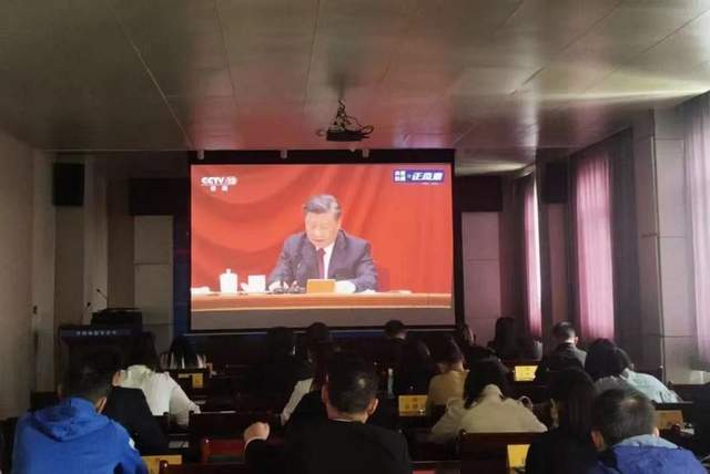 共青团华阴市委组织全市各级团组织收看庆祝中国共产主义青年团成立100周年大会直播