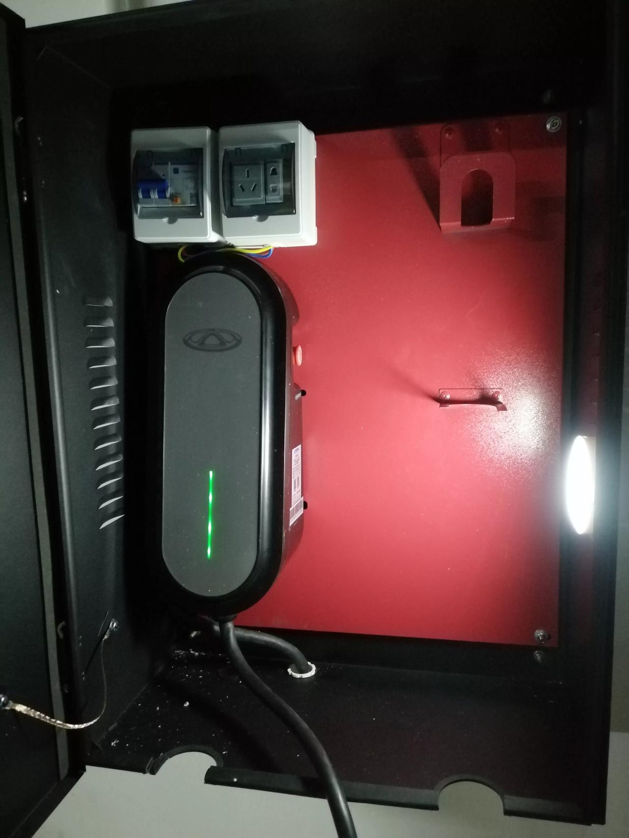 挣钱真是不容易啊 昨天安装一款奇瑞新能源电动车充电桩小蚂蚁_5/5页