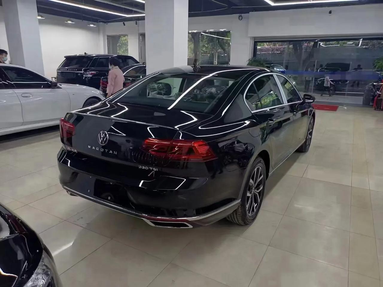 2020款迈腾330tsidsg领先型指导价219900黑外黑内仅行驶几十公里22年4