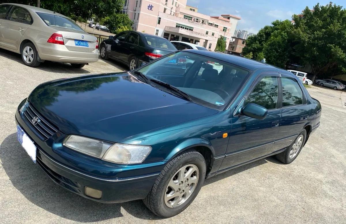 90年代的进口丰田佳美,自动档,自
