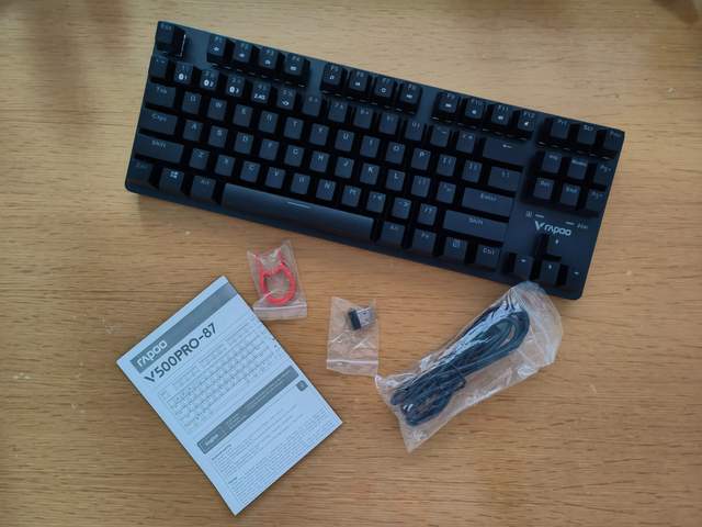 雷柏V500Pro-87机械键盘评测：既能无线连接也能有线连接