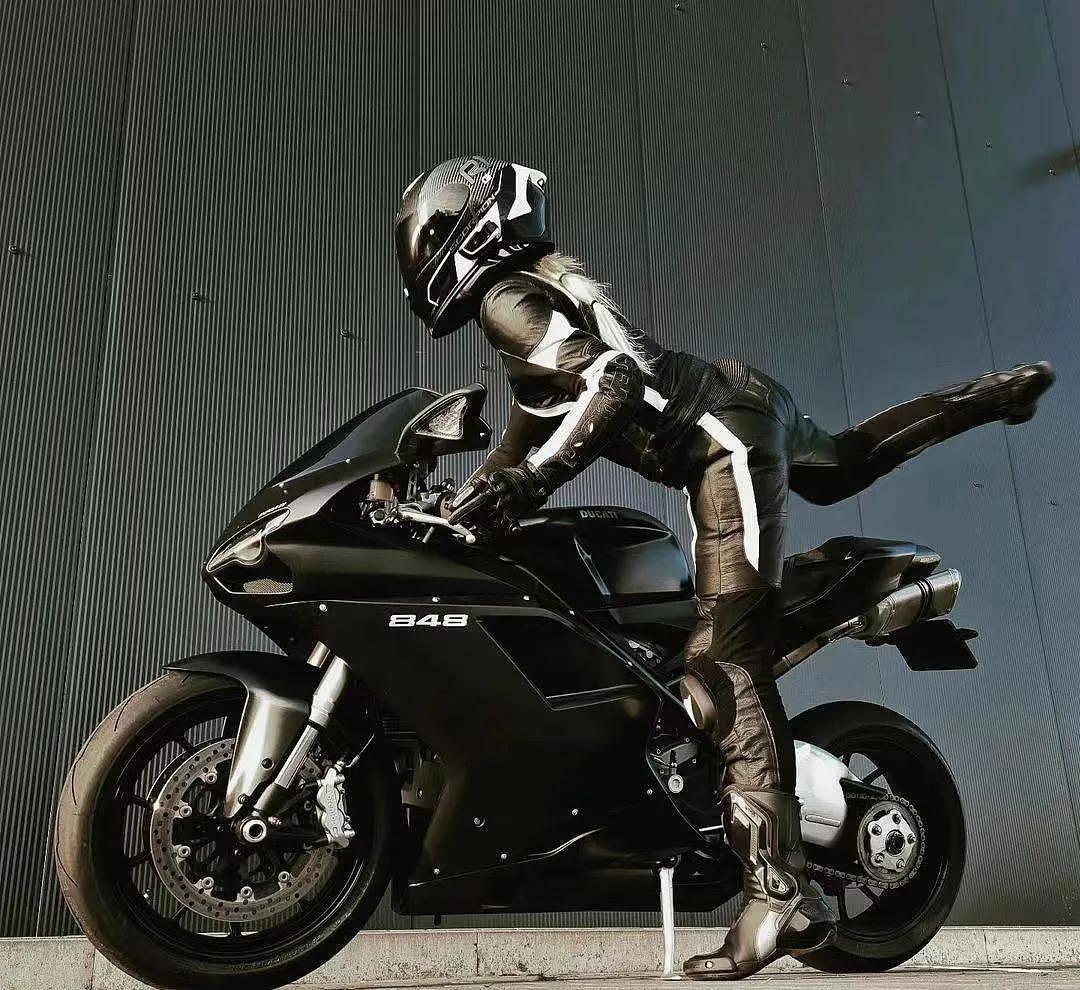 摩托车#杜卡迪848来自荷兰的暗黑风格女骑手ans,把这台