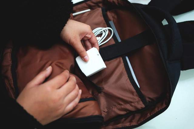 一个充电头就能解决我们所有快充需求 aigo 65W PD快充头上手体验