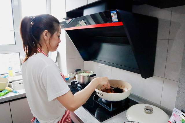 厨房油烟救星？专为中式厨房设计：cleadeep净味净烟机体验