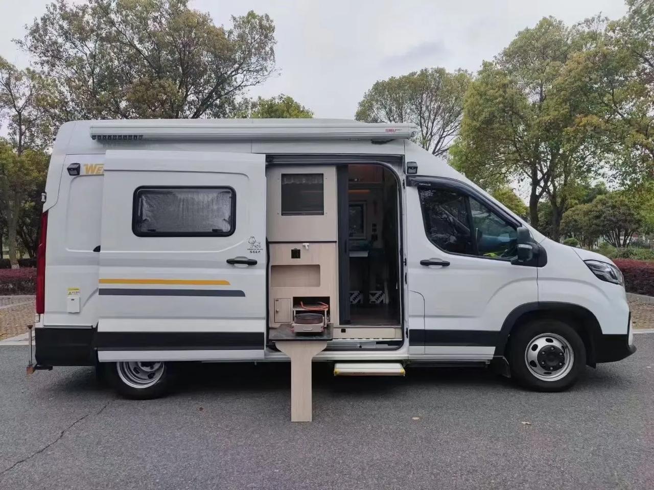 最新拿下:卫航牌大通v90加长轴超高顶b型房车,2020年8