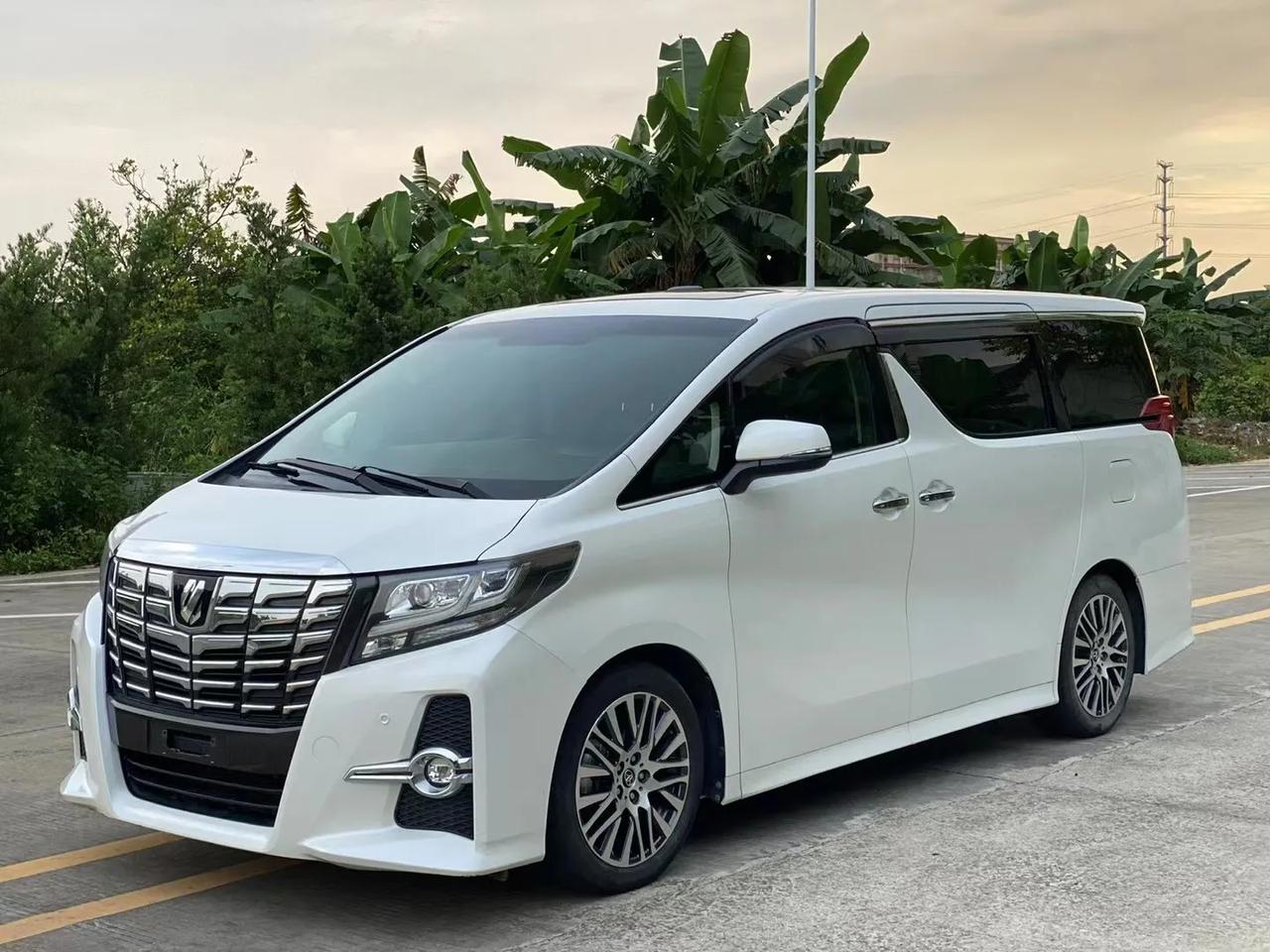 8w2018年丰田埃尔法日本版v6-3.5 白色黑内