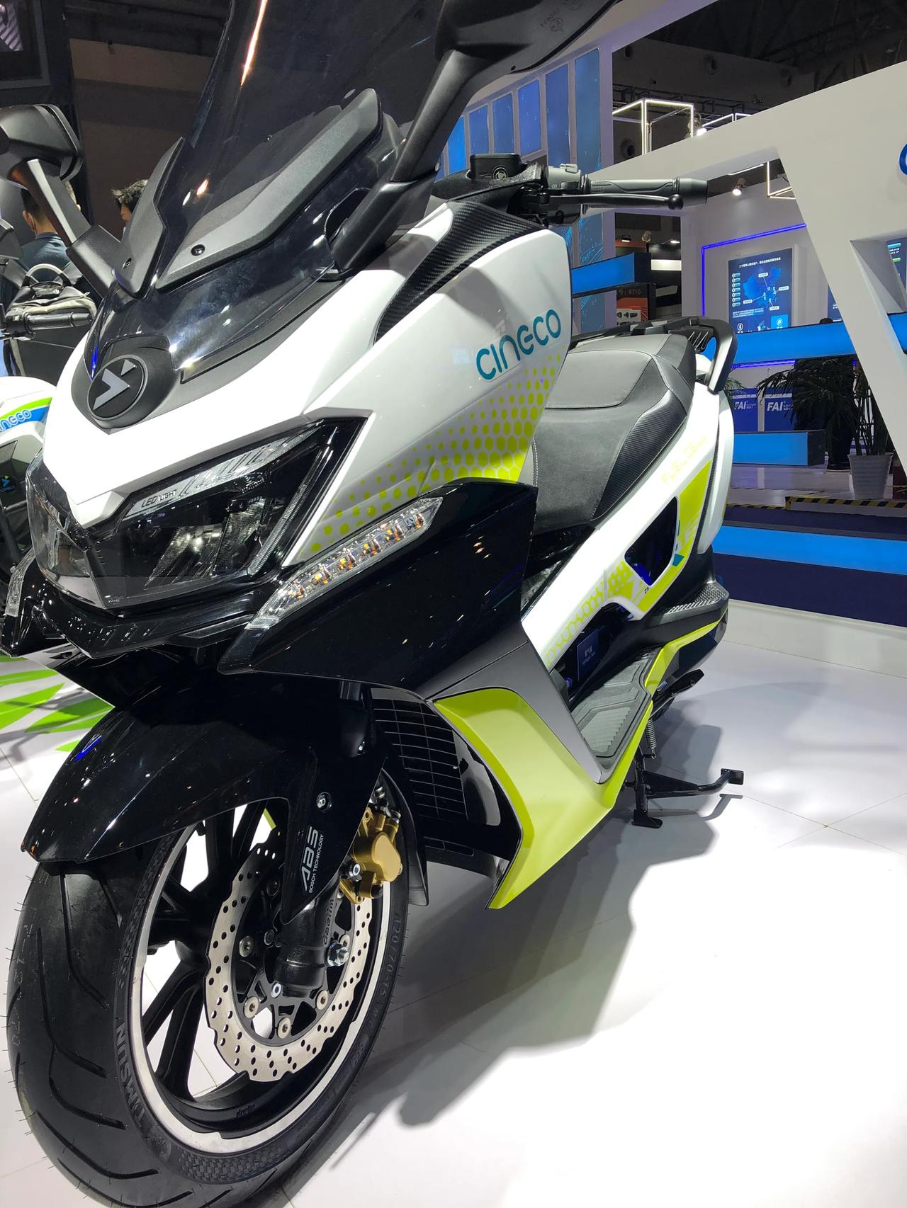 重庆头条#宗申摩托森蓝氢电混动摩托车fce-rt3逼格有点