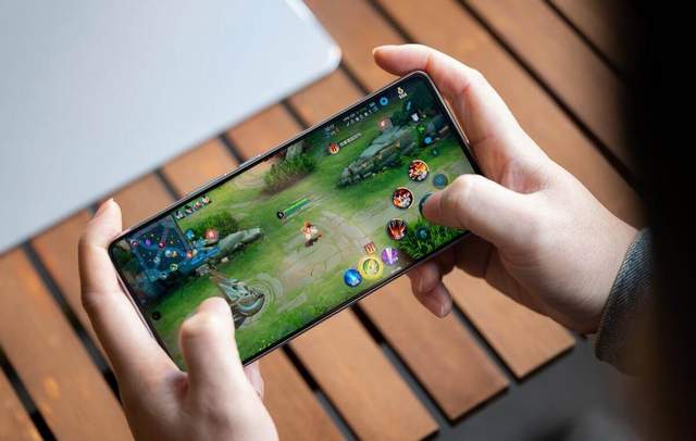 都说荣耀80 GT太贵？但在我看来，这款机型的性能被严重低估了