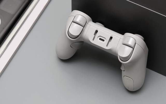 小米发布全新游戏手柄：无线连接，体验感控制