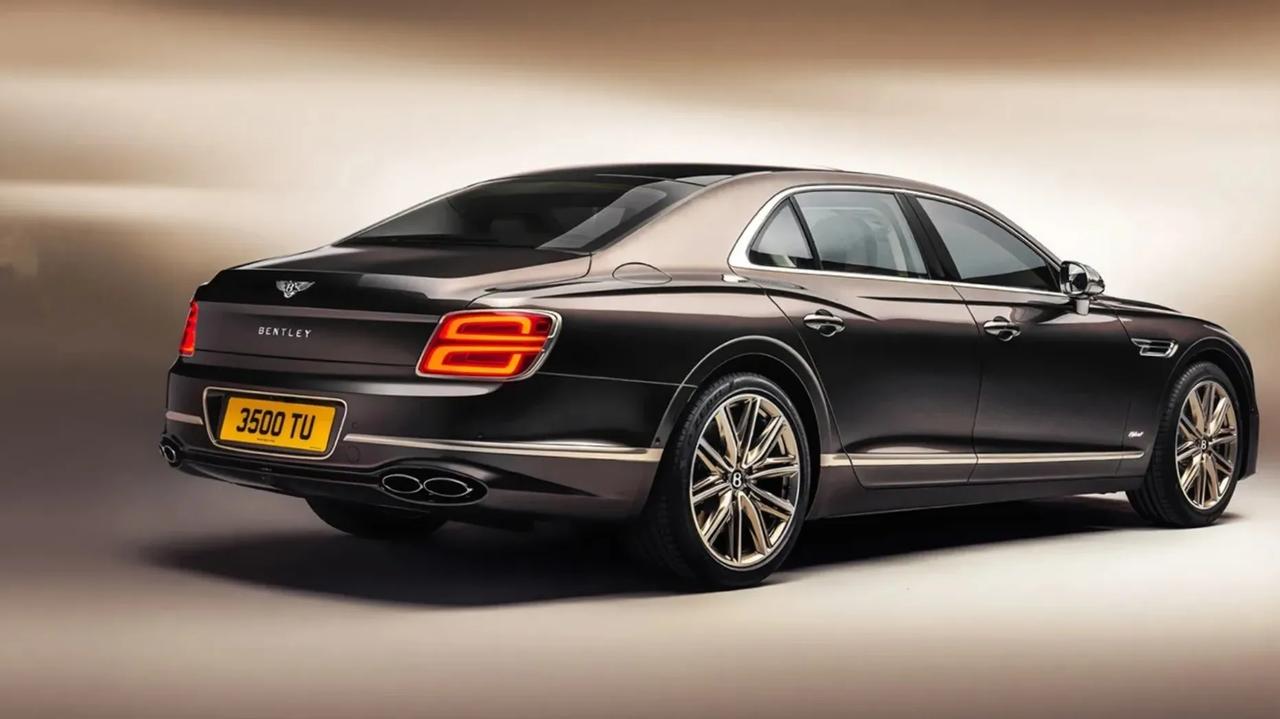 2021款宾利飞驰推出v8版本,售价格为251.8万元_懂车帝