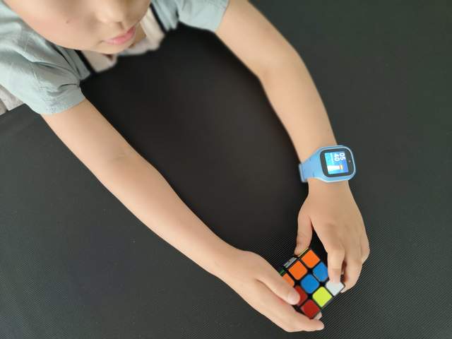 开启娃的美好小学时代，米兔儿童学习手表6C样样精通