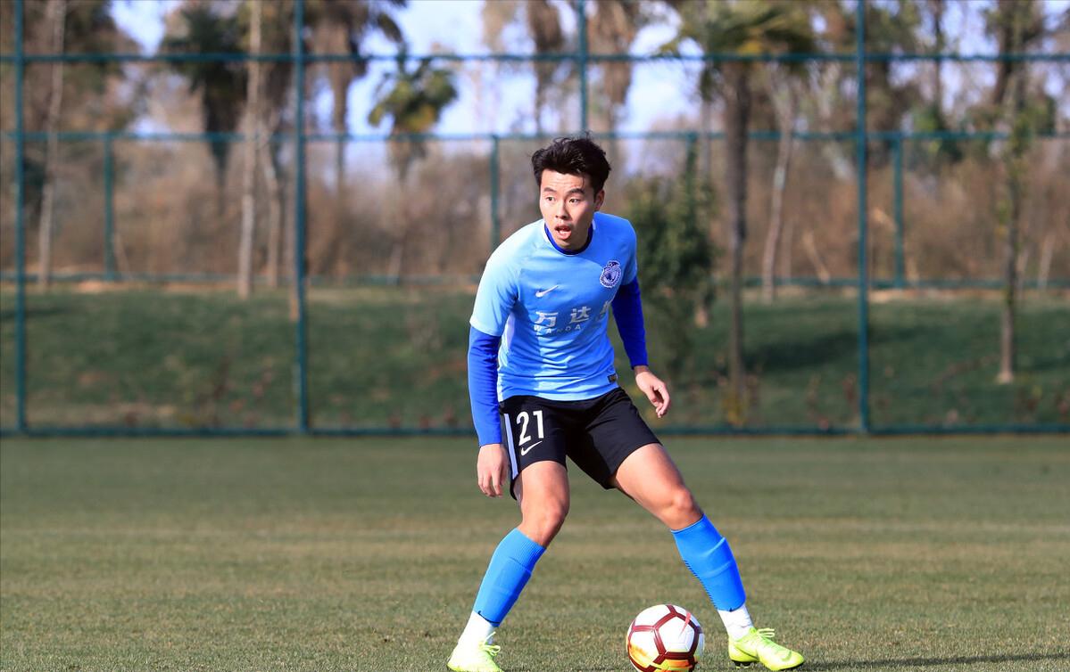 时隔570天周挺复出43岁随大连金石湾征战新赛季中冠