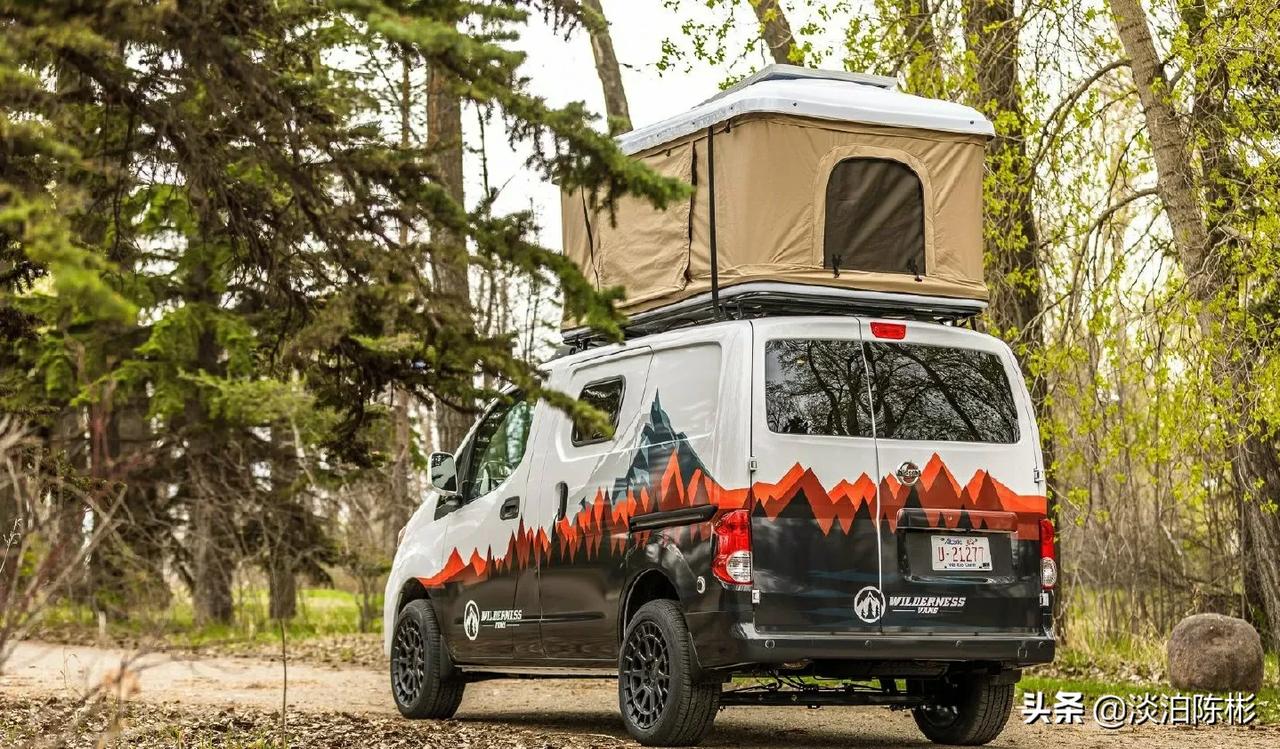 带越野套件的日产nv200露营车