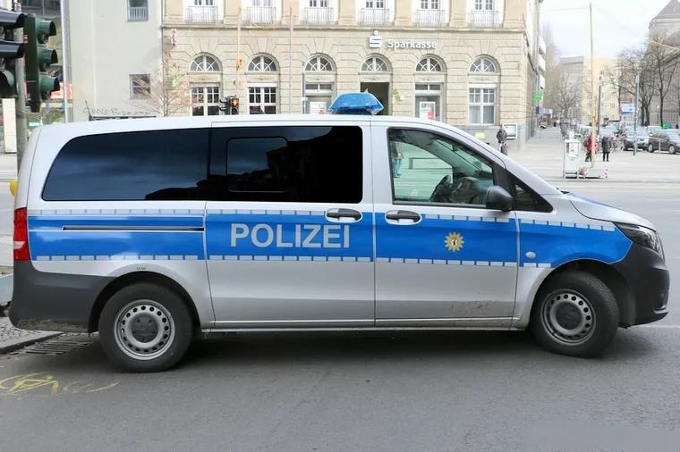 经典车欣赏～奔驰 威霆 vito mpv 厢式车 德国警车