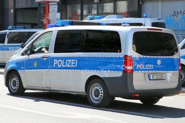 经典车欣赏～奔驰 威霆 vito mpv 厢式车 德国警车