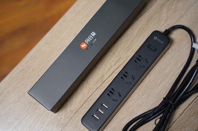 不仅能分孔位单独控制，还能远程开关电脑 这款智能插线板绝了