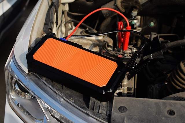 在网上选了一个月的汽车应急电源，最后我入手了autowit超级电容应急电源