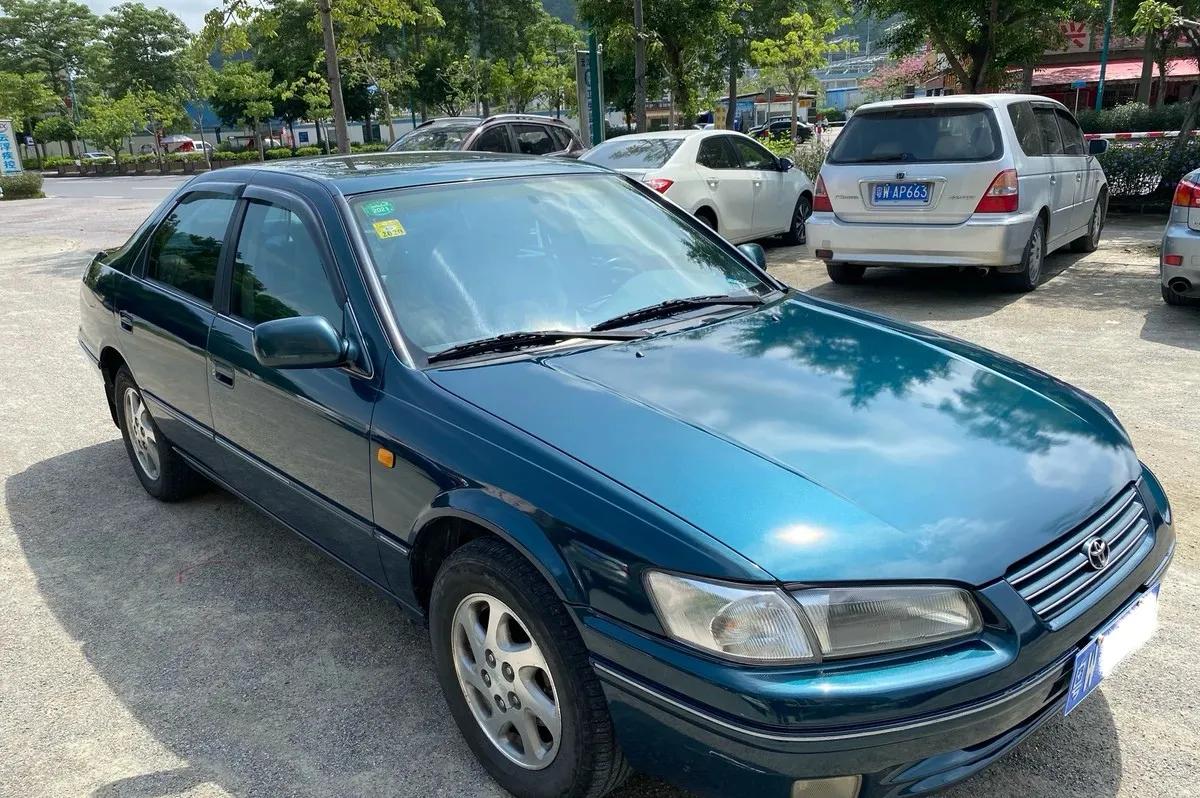 90年代的进口丰田佳美,自动档,自