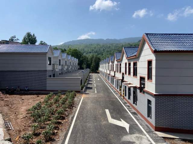 巩义市夹津口镇韵沟村水电路管网到位19户受灾村民着手装修