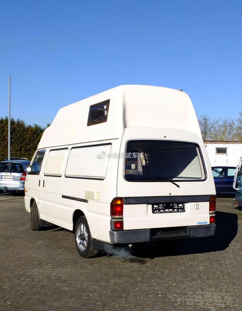 马自达e2000,当年国内还能见到这个模样的马自达面包车,只