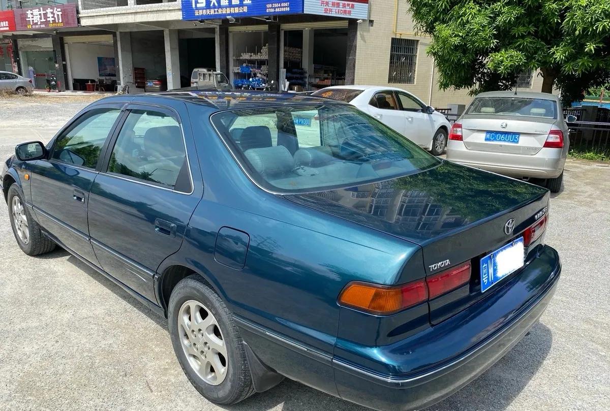 90年代的进口丰田佳美,自动档,自