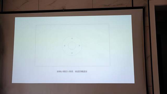年轻人第一台4K投影仪，Vidda C1与峰米V10，谁能更胜一筹？