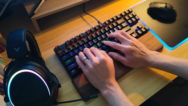 百元级别竟然是三模？而且是“海王”？！随意切换无压力！