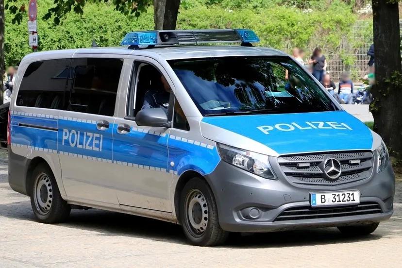 经典车欣赏～奔驰 威霆 vito mpv 厢式车 德国警车