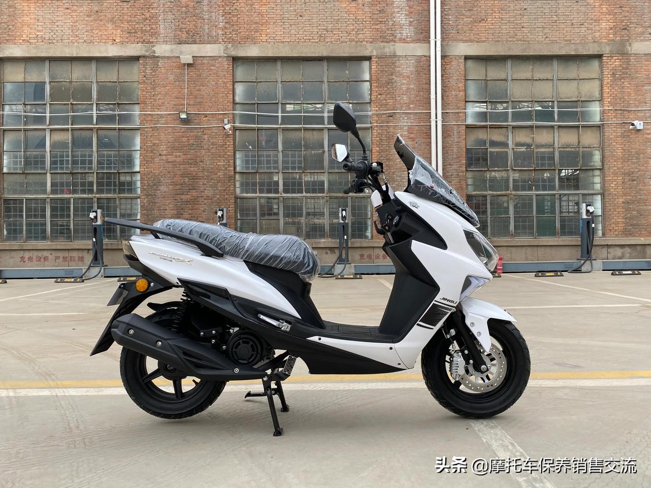 金城劲力铃木技术踏板摩托车大功率中大型175