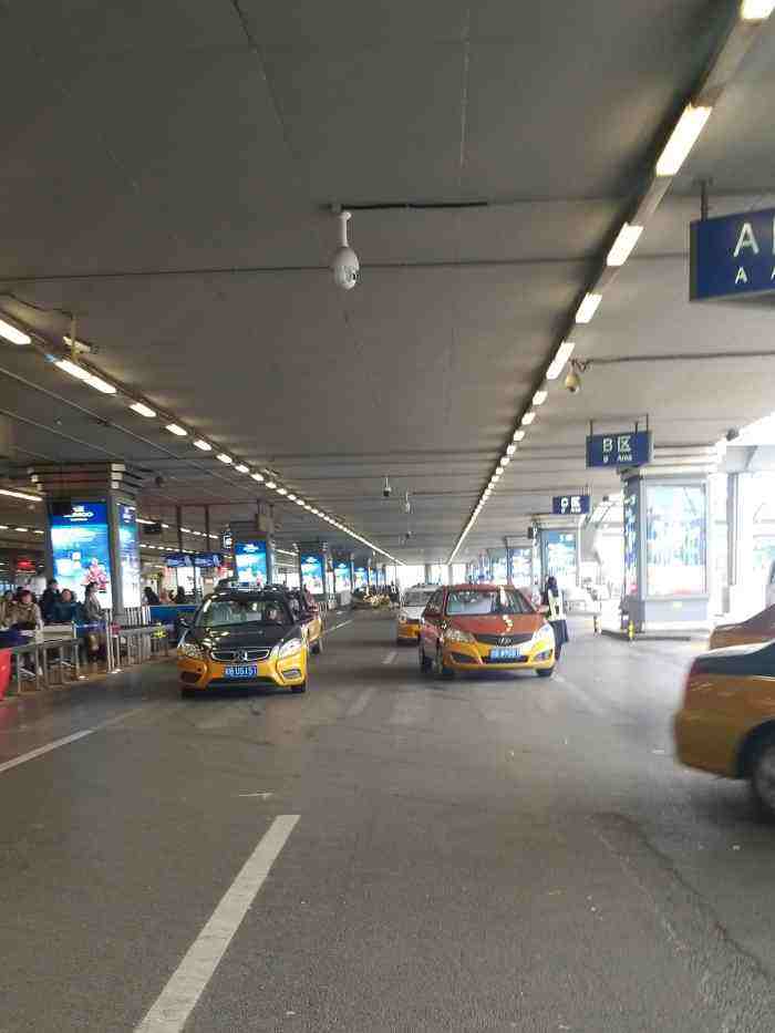 北京首都机场停车场收费标准（首都机场过夜停车多少钱）