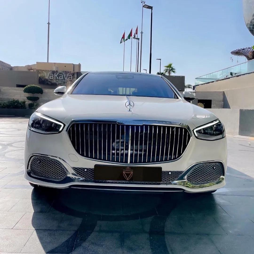 12缸的白色迈巴赫s680,12个尊严好看吗__懂车帝